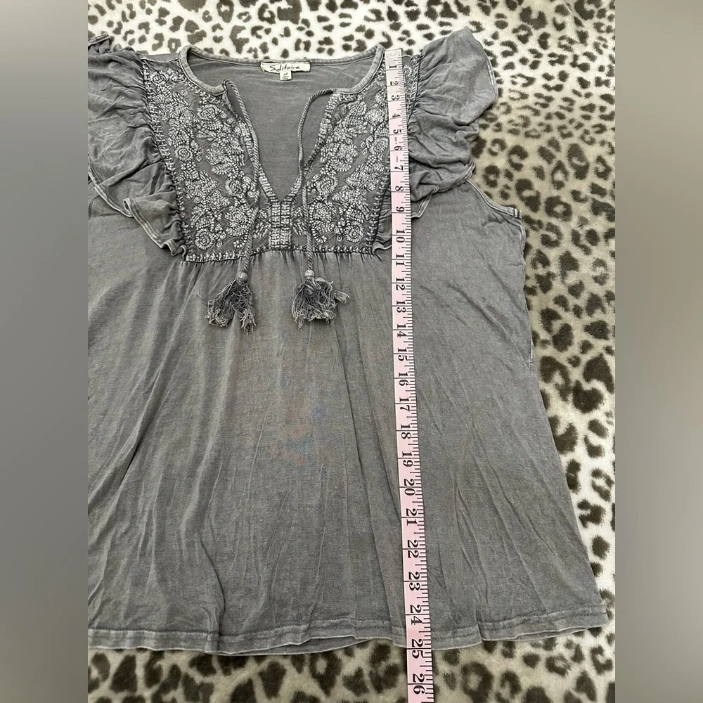 Solitaire Embroidered Boho Peasant Top in Gray Size Medium - Picture 15 of 17